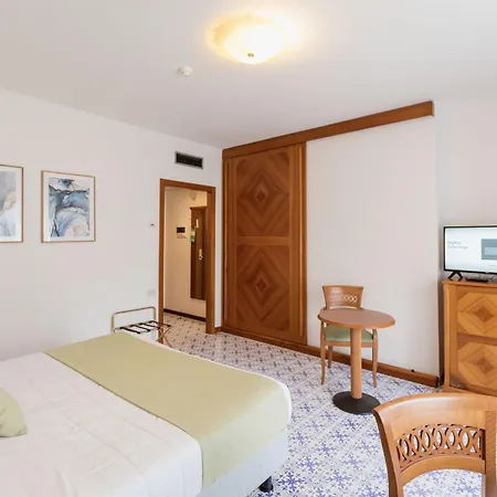 Hotel Hotiday Collection - 4*