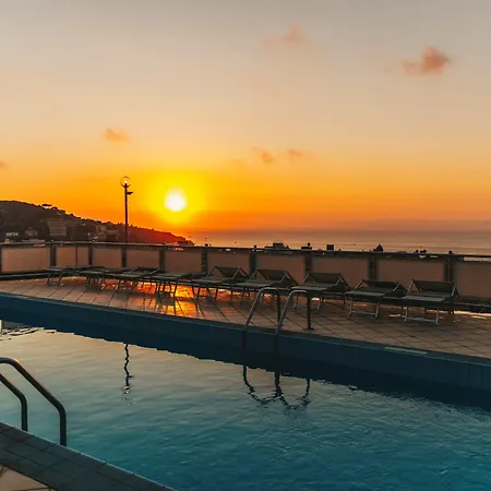 Hotiday Collection - Hotell 4*